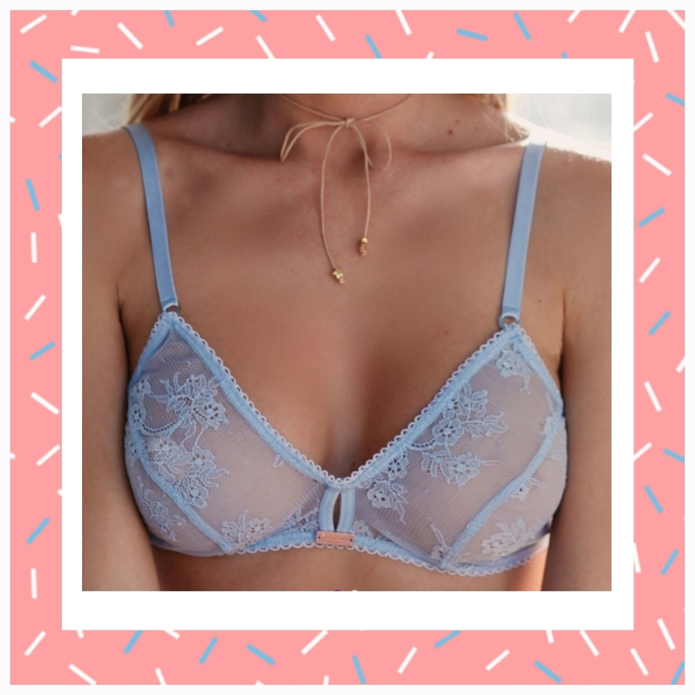 💙 Daydream Nation Secrets Keyhole Bralette 💙